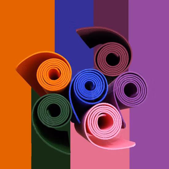 Экологичный коврик для йоги из ПВХ.